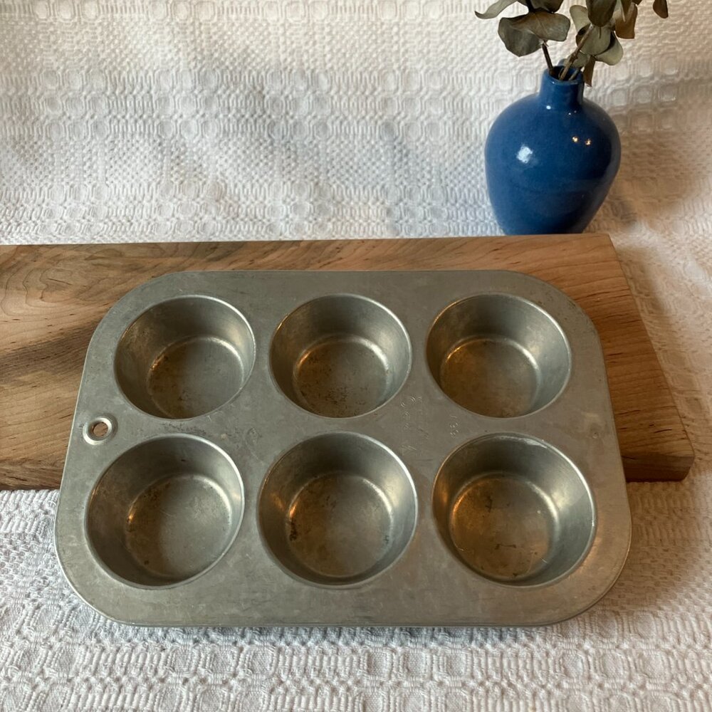 Mirro Aluminum Muffin Cupcake Tin Pan 6 Hole 7" x 10" 166M Used Vintage